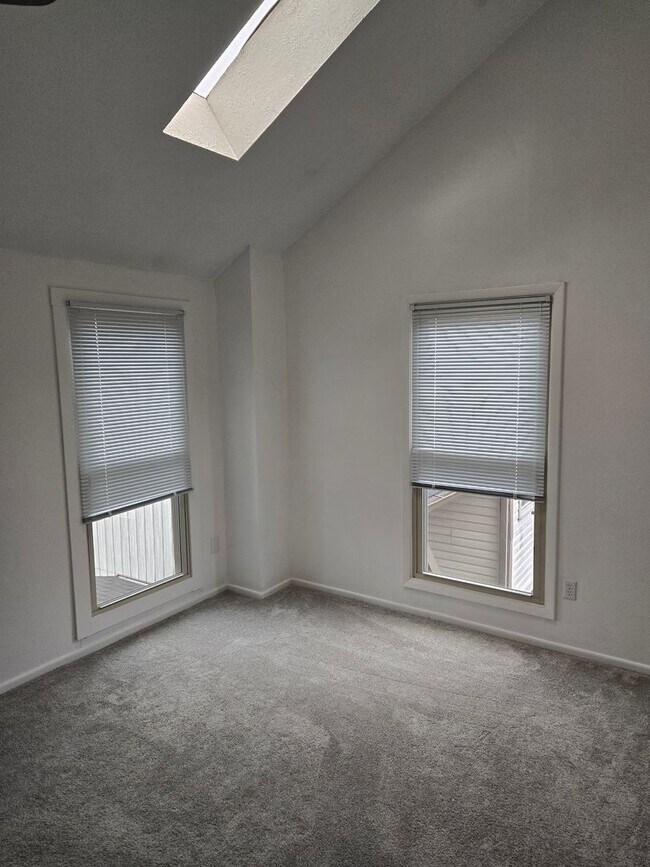 Building Photo - Monroeville Townhome for rent