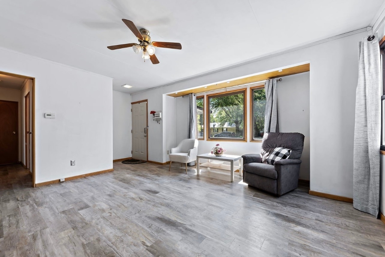 Building Photo - 329 W River St