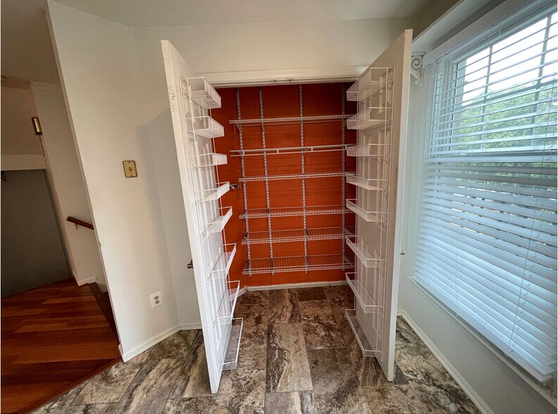 Building Photo - 7727 Rockledge Ct