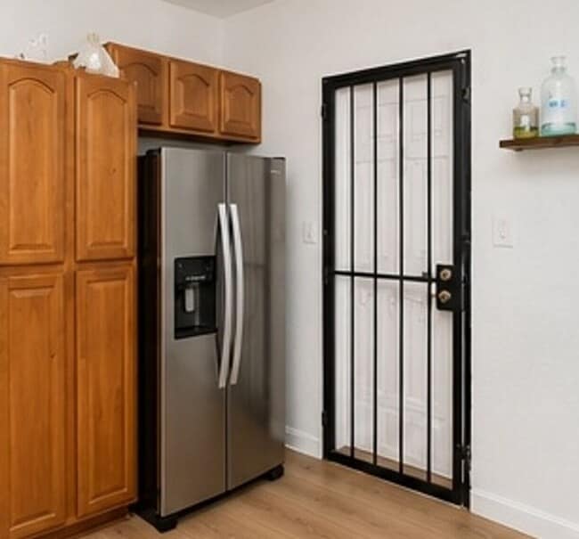 Building Photo - 2 Bedroom Duplex & Studio for Rent
