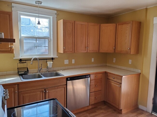 Building Photo - 2010 1st St