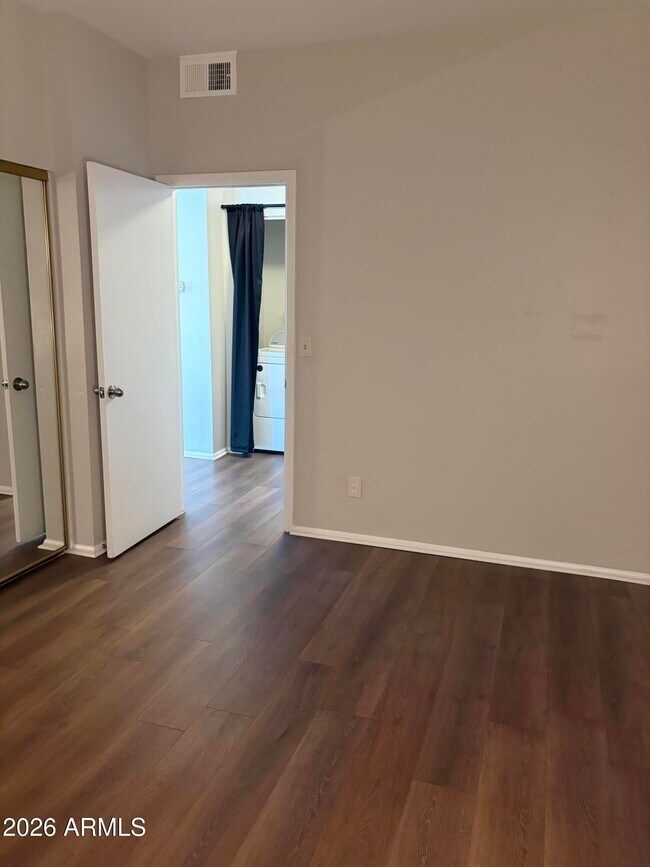 Building Photo - 930 N Mesa Dr