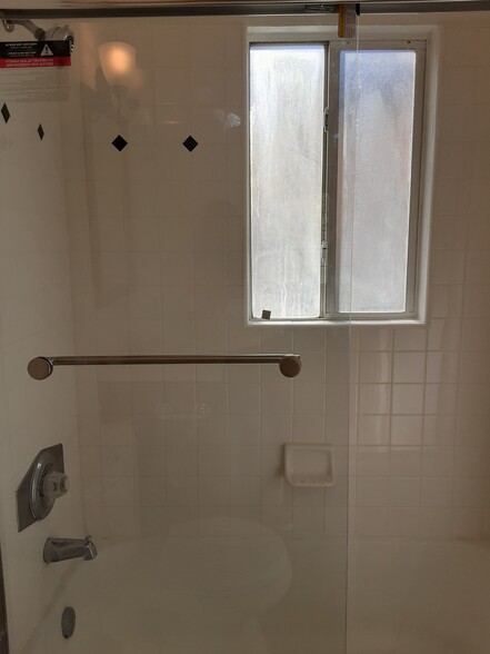 Bathroom - 10857 Jefferson Blvd