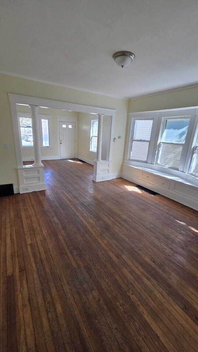 Building Photo - Classic Old Brooklyn 3-Bedroom Duplex