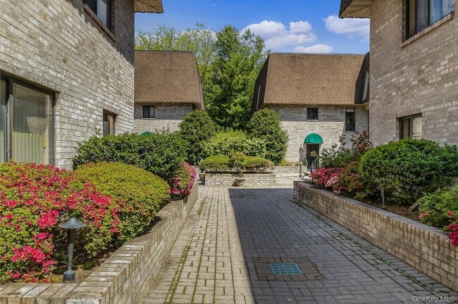 Building Photo - 24 Carhart Ave