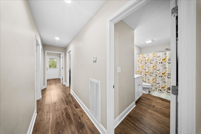 Building Photo - Pristine 3 Bed 2 Bath Home in Dalton