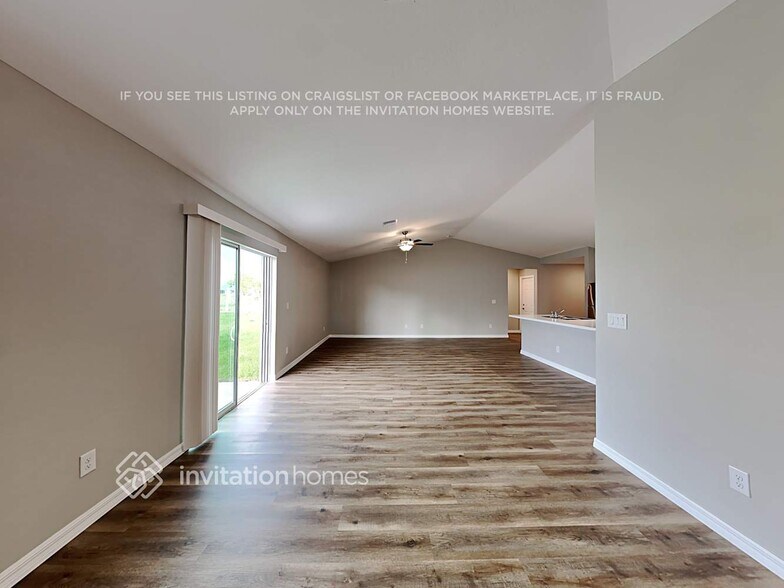 Building Photo - 1106 NE 13th Pl