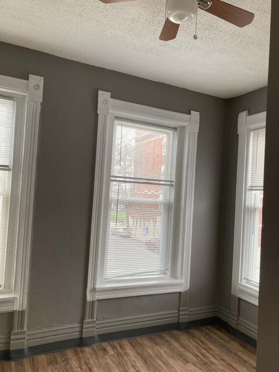 Building Photo - 2258 W 21st Pl