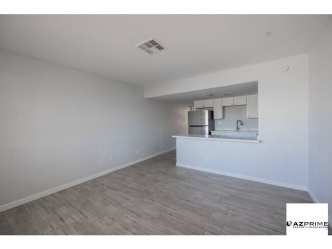 Building Photo - Experience the Charm of Phoenix in this Delightful 1/1 Casita-style Apartment