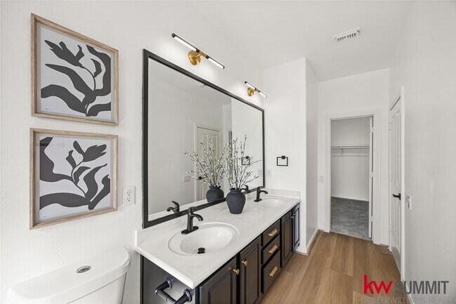 Building Photo - 2410 Calumet St