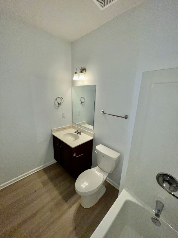 Building Photo - 525 Ruths Dr