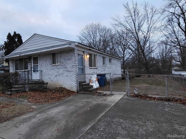 Building Photo - 1342 S Linville Ave