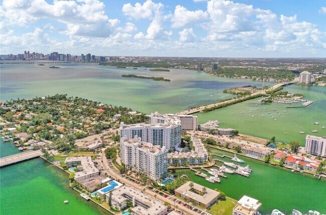 Building Photo - 7900 Harbor Island Dr