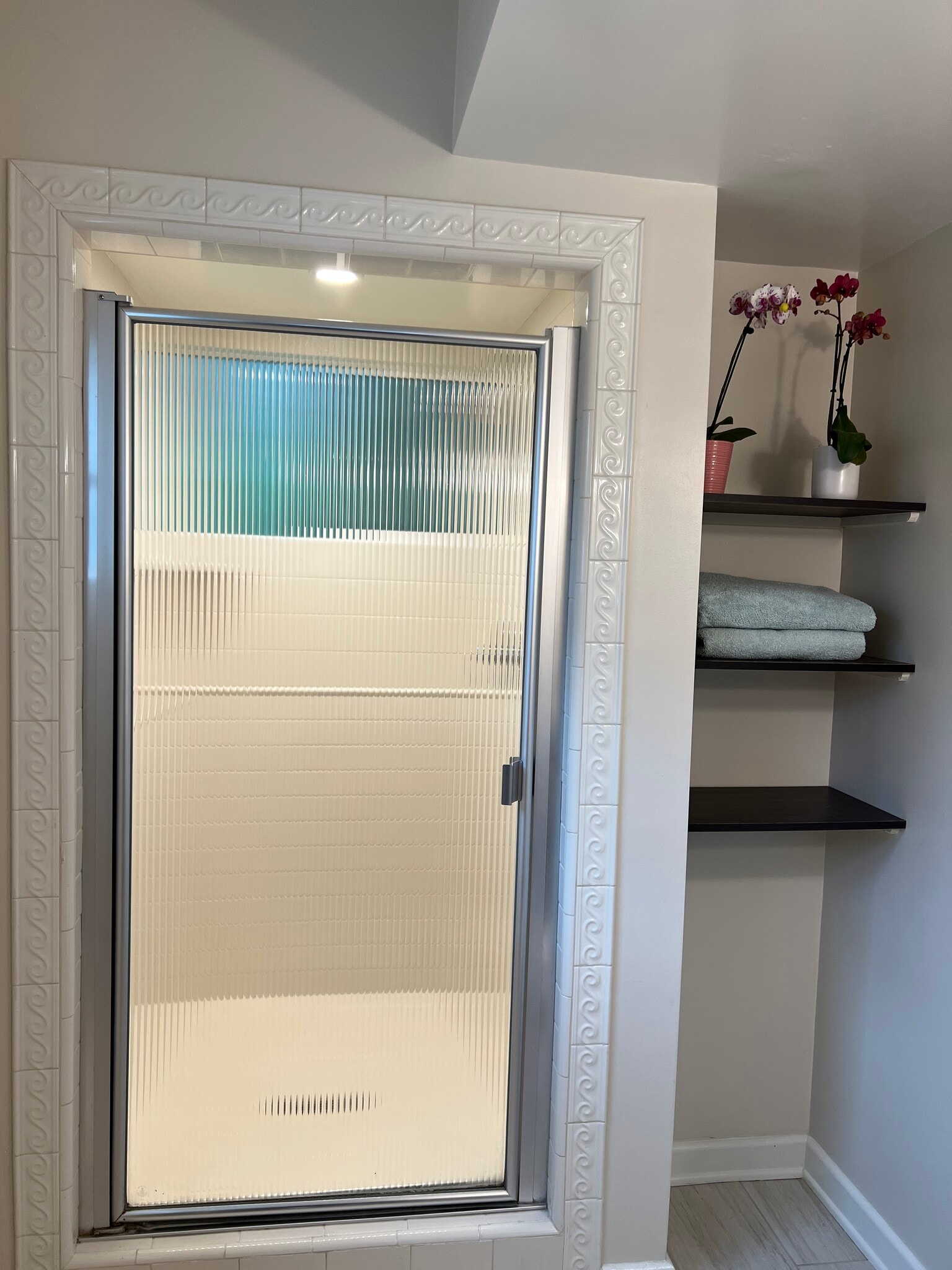 Spacious, light filled shower - 467 S Bentley Ave