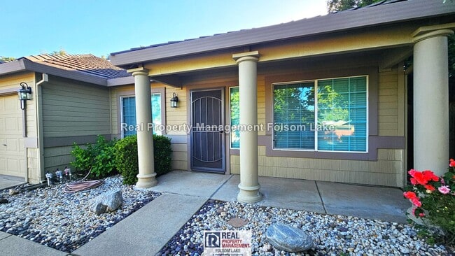 Building Photo - El Dorado Hills 4 bedrooms and 2 baths home with Detached 1 bedroom and 1 bath Cottage