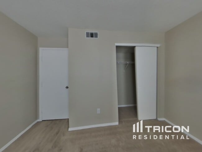 Building Photo - 7815 Snowberry St NW