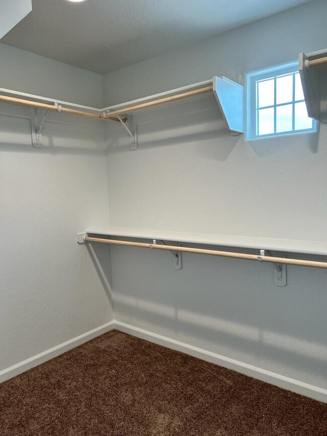Master Closet Room - 2294 N Apricot Ave