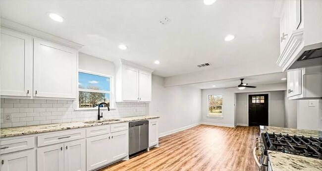 Building Photo - 216 N Harrison St