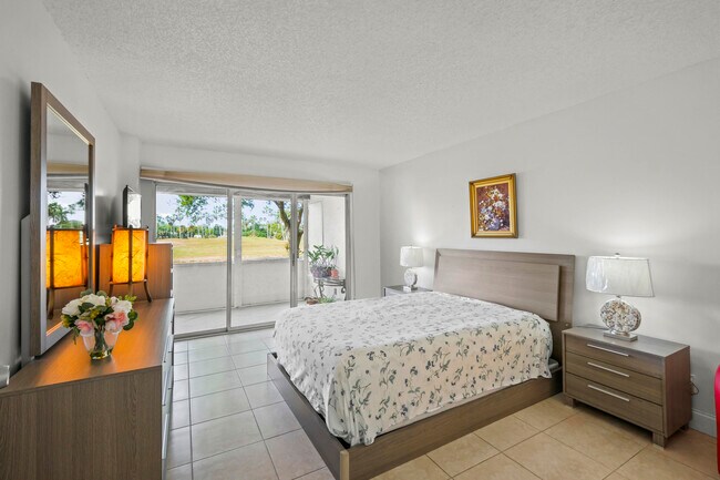 Building Photo - 3871 Via Poinciana