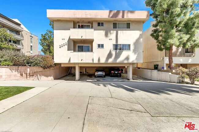 Building Photo - 2332 S Beverly Glen Blvd