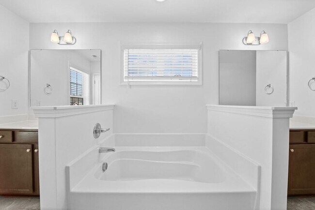 Building Photo - Gorgeous 3 Bed 2.5 Bath Home in Lexington Plantation