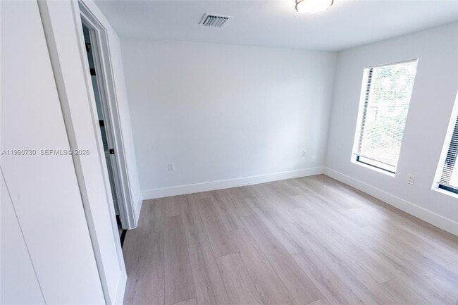 Building Photo - 2100 SW 6th St