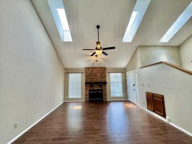 Building Photo - 205 Chota View Cir