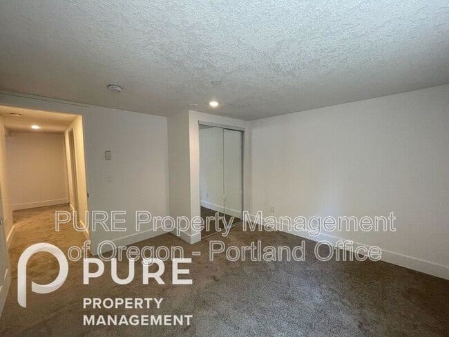 Building Photo - 4004 NE Mallory Ave