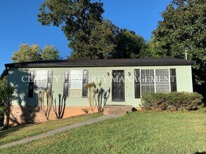 Building Photo - 2218 Cloverleaf Cir SE