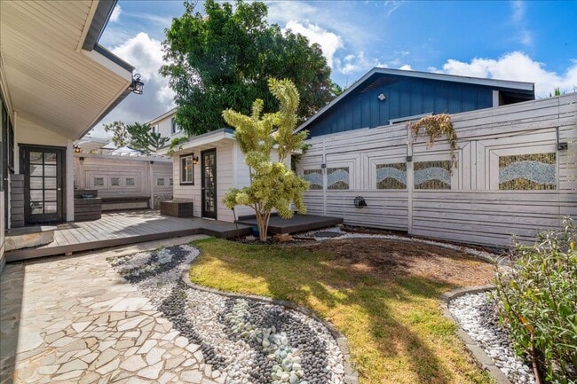 Building Photo - Fully Furnished 2-Bedroom + Loft & Serene ...