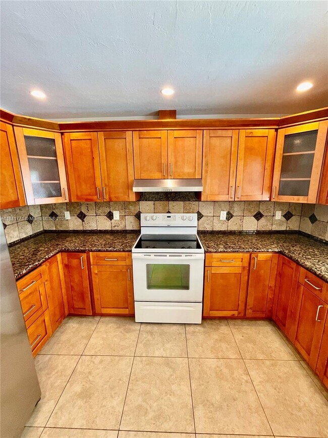 Building Photo - 4430 W Broward Blvd