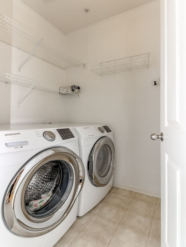 Building Photo - Low maintenance condo living in DuPont