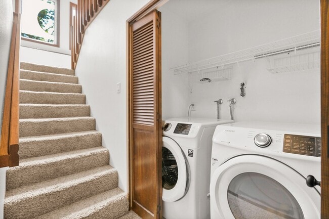 Building Photo - 3 Bedroom, 2.5 Bathroom Home Nestled in the Heart of Picks Landing Neighborhood