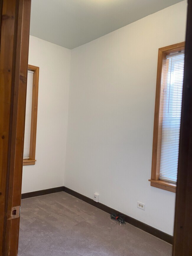 Building Photo - 4419 S Wallace St