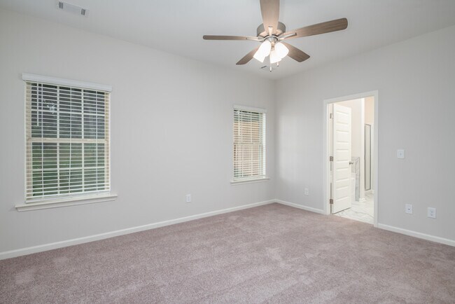 Building Photo - 246 Brownstone Loop