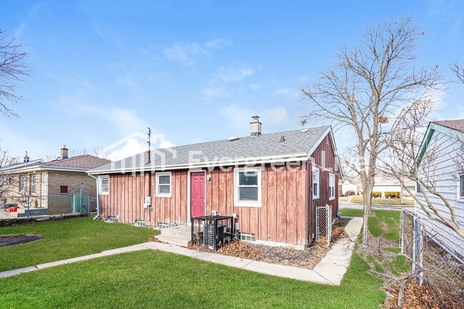 Building Photo - 8715 W Lawrence Ave