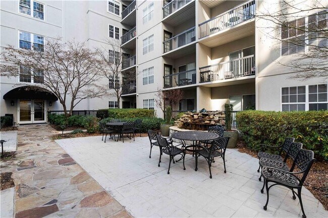 Building Photo - 1075 Peachtree Walk NE
