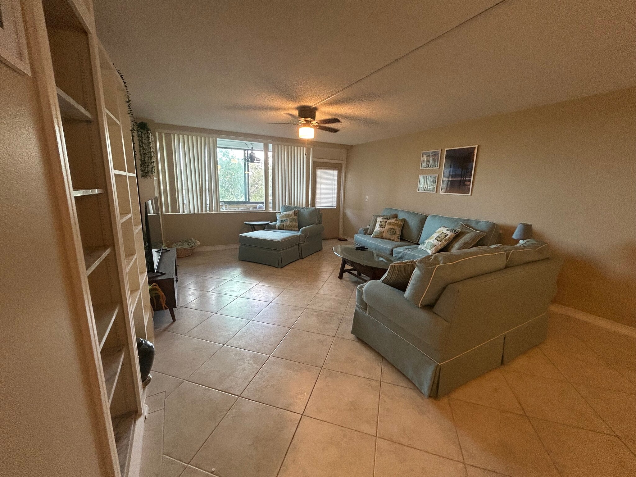 Living room - 2621 Cove Cay Dr