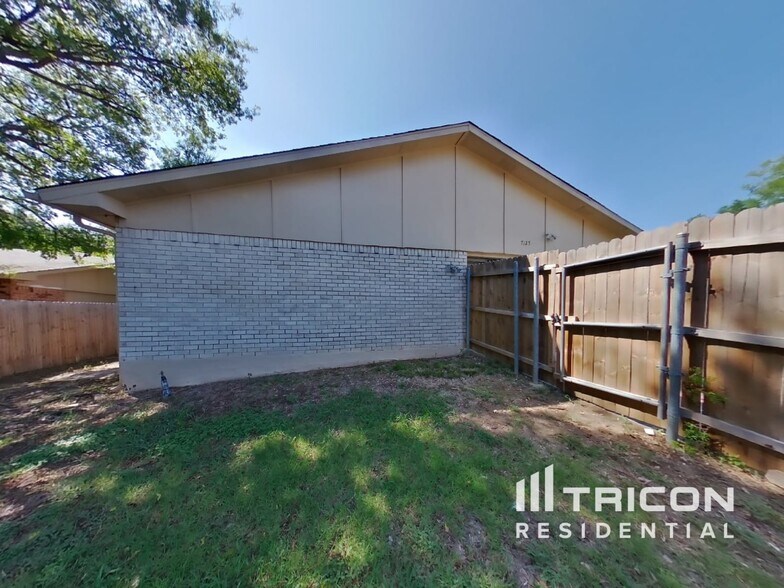 Building Photo - 7125 Hardwood Trail