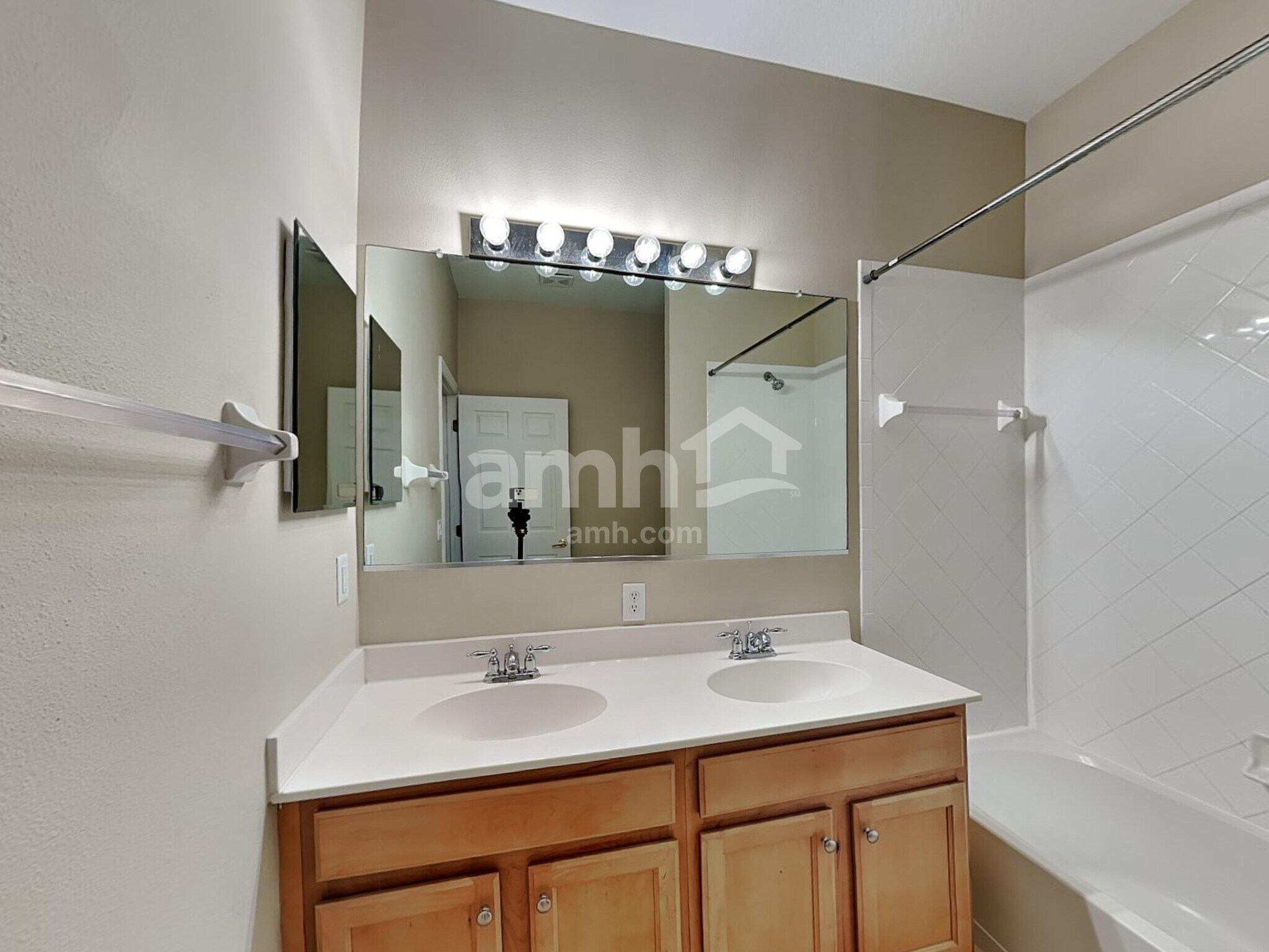 Building Photo - 15692 Lemon Fish Dr