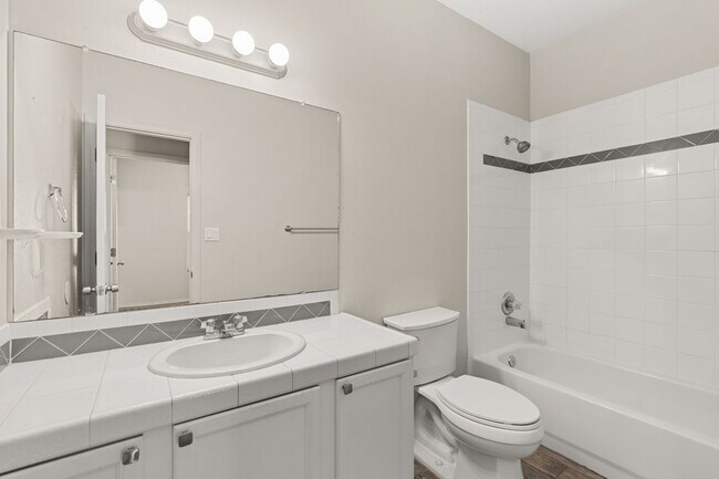 Building Photo - 8416 Magenta Rd NW