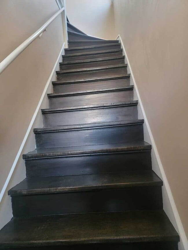 Building Photo - 1540 N Keeler Ave