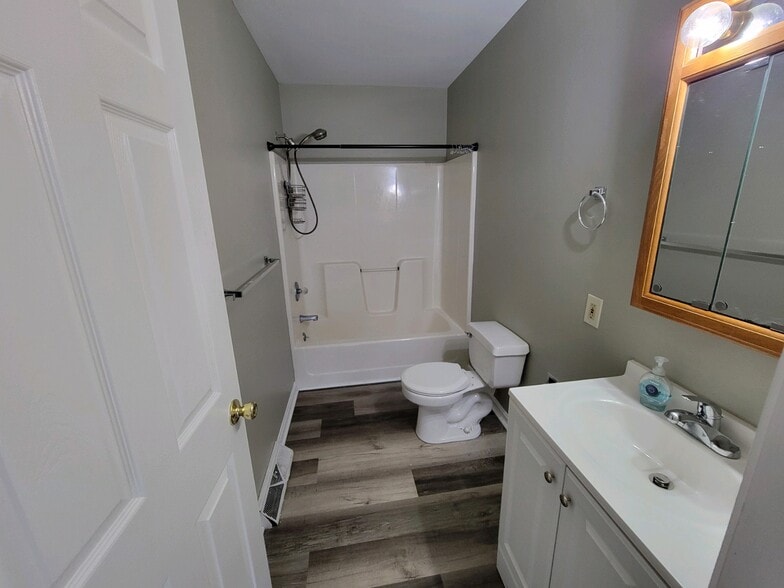 Building Photo - 423 Summit Ave