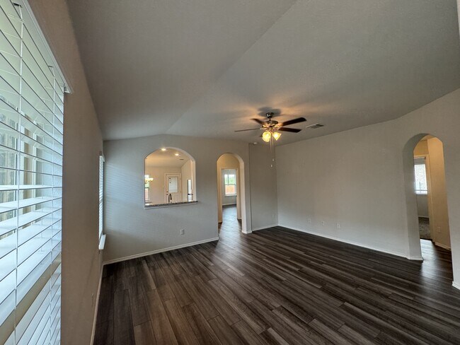 Building Photo - 806 Stone Vly Rd