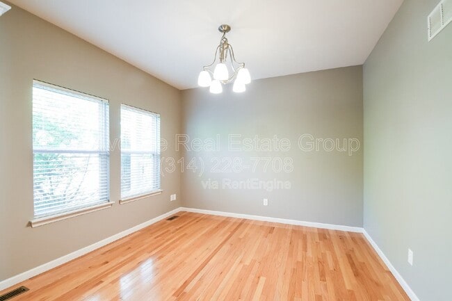 Building Photo - 404 N Sarah St