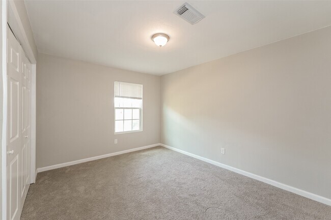 Building Photo - 5630 Gineridge Dr