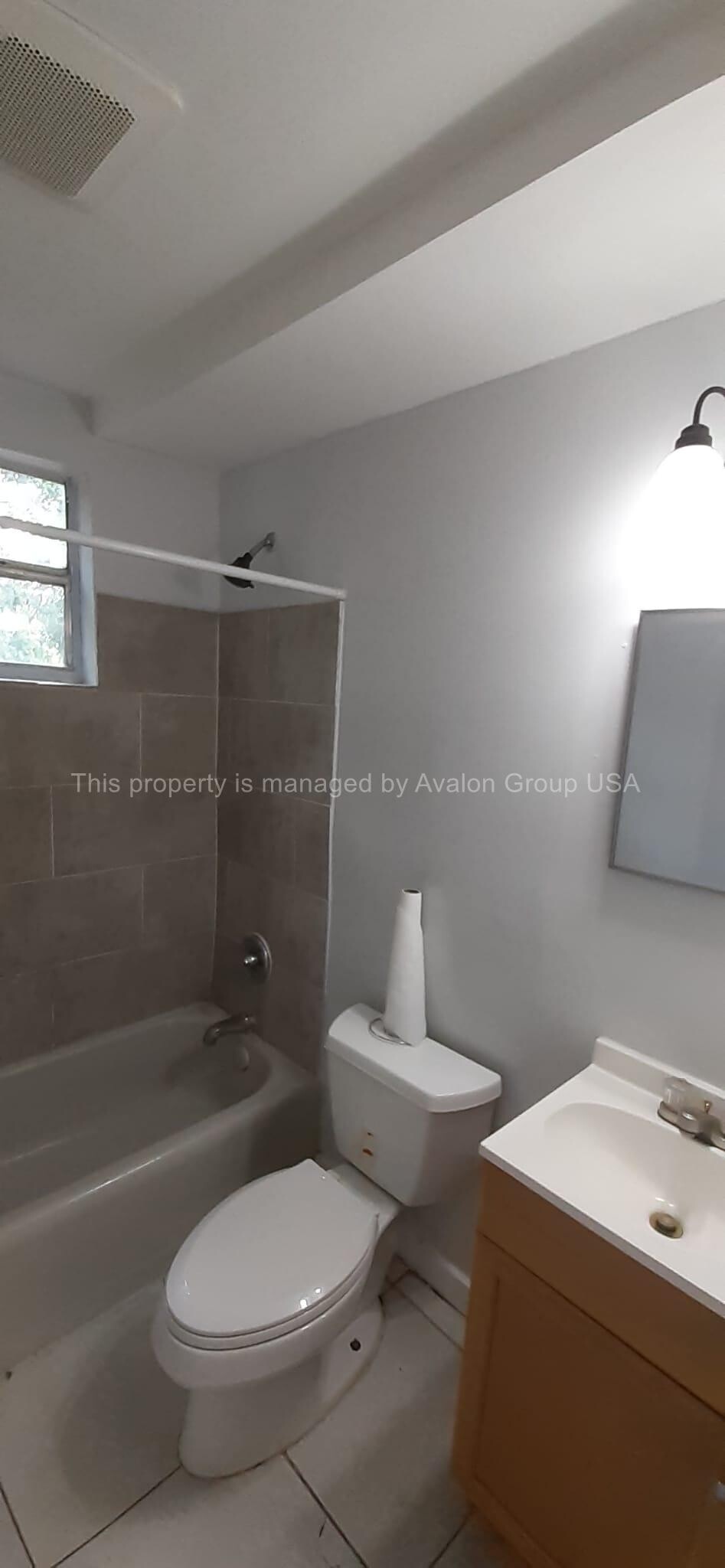 Building Photo - 610 W 18th St