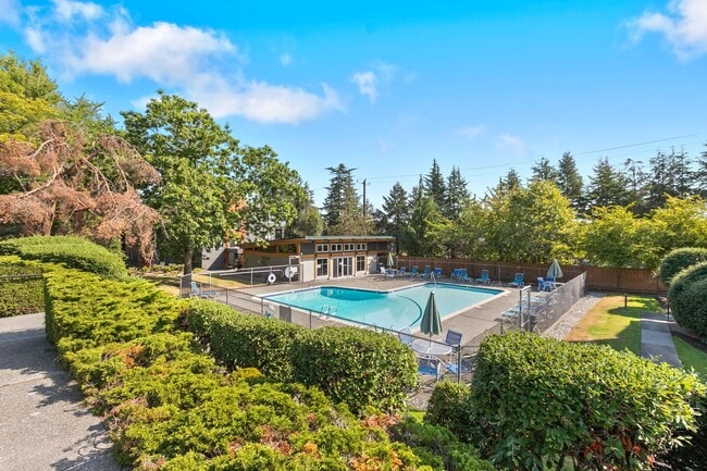 Building Photo - 2Bd/1.75Ba Seattle Condo