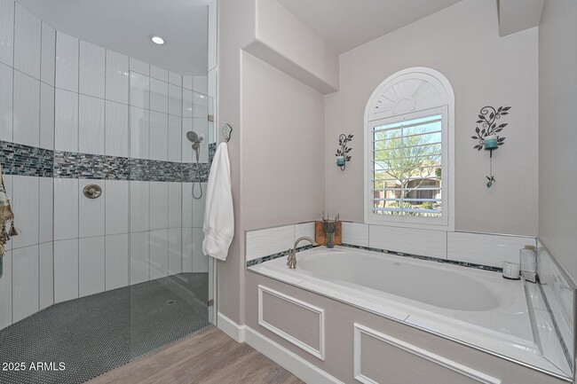 Building Photo - 9133 W Andrea Dr