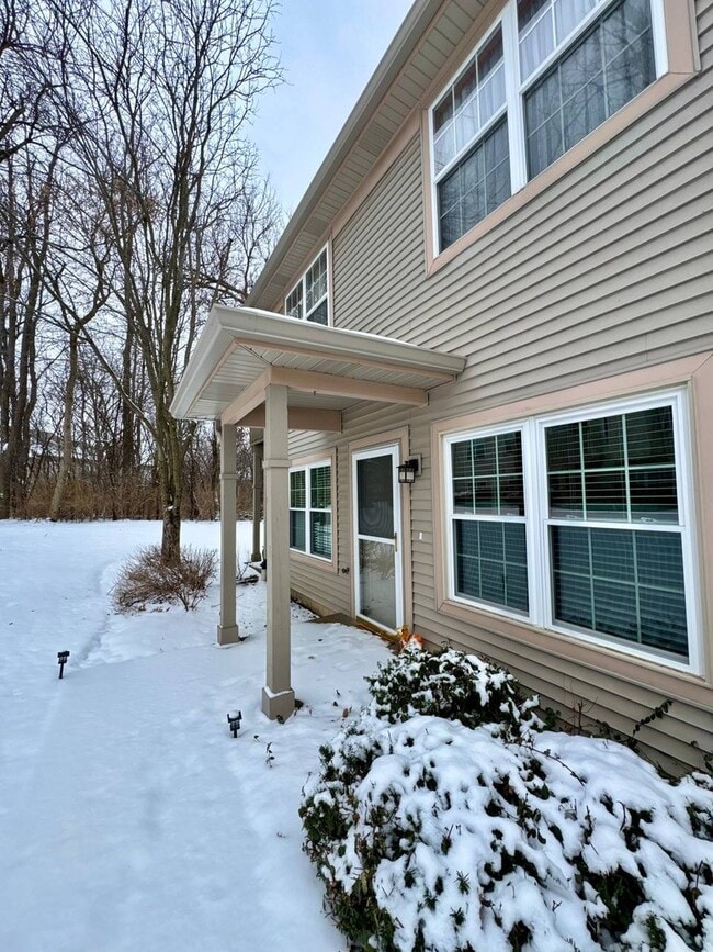 Building Photo - 5261 Pebble Ln